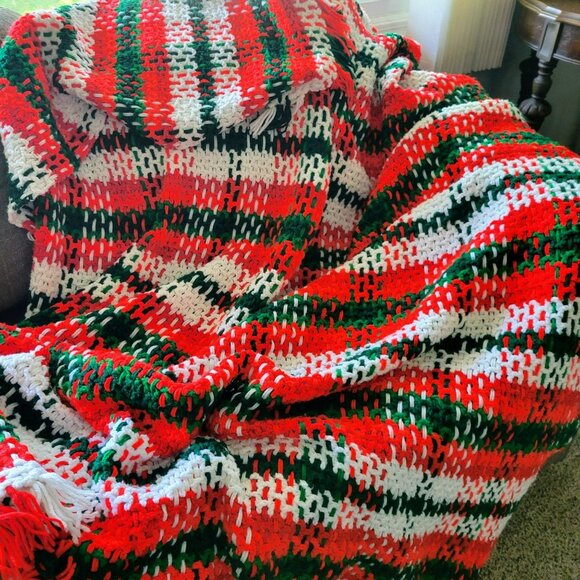 Vintage Handwoven Red Green & White Blanket w/ Fringe Large Christmas Afghan - Picture 7 of 7